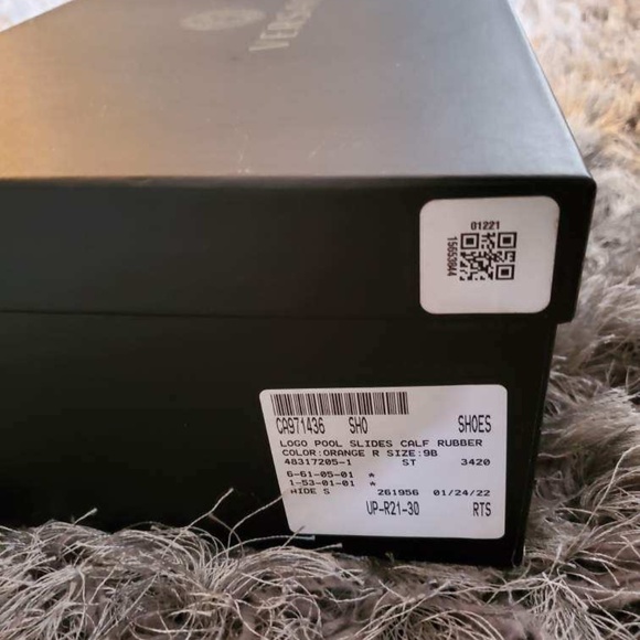 VERSACE, on the floor - Picture 10 of 10